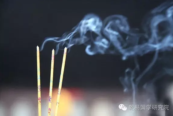 在佛前上三柱香磕三个头是什么意思